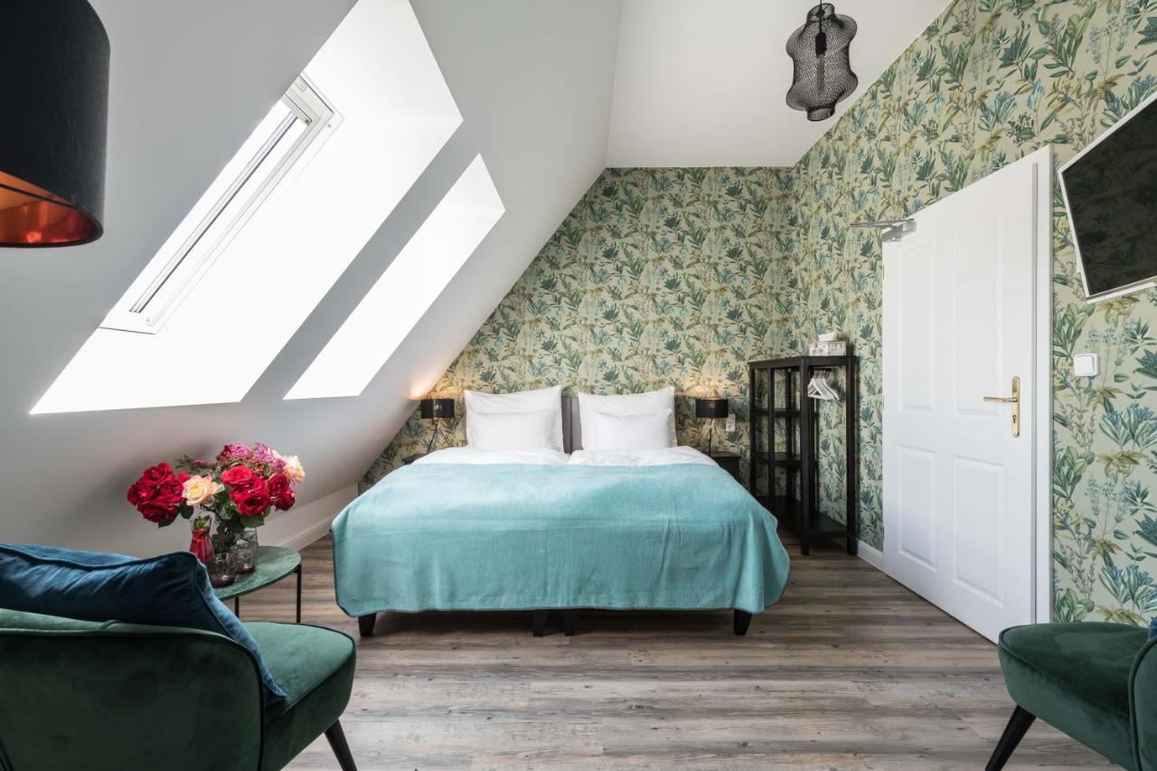 Na Kmine Hotel Obristvi ภายนอก รูปภาพ