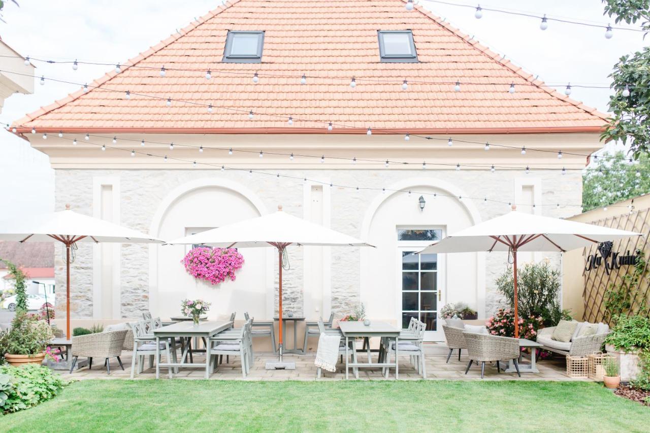 Na Kmine Hotel Obristvi ภายนอก รูปภาพ