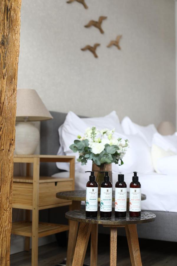 Na Kmine Hotel Obristvi ภายนอก รูปภาพ