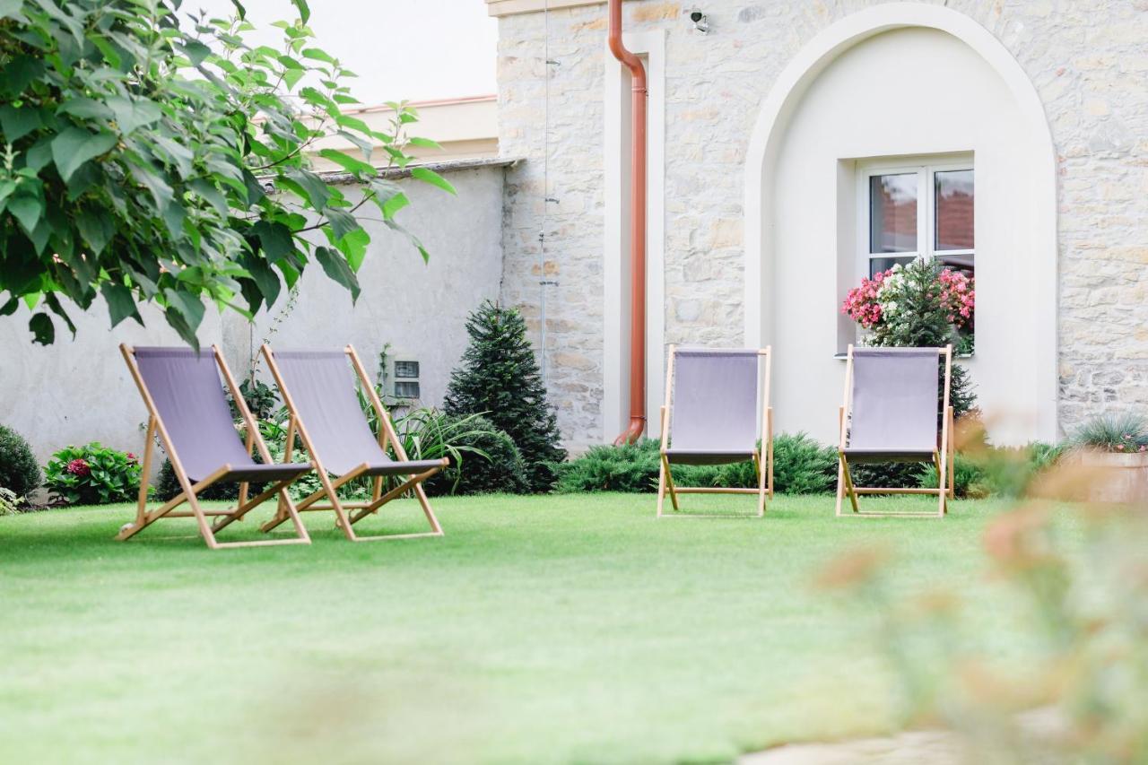 Na Kmine Hotel Obristvi ภายนอก รูปภาพ