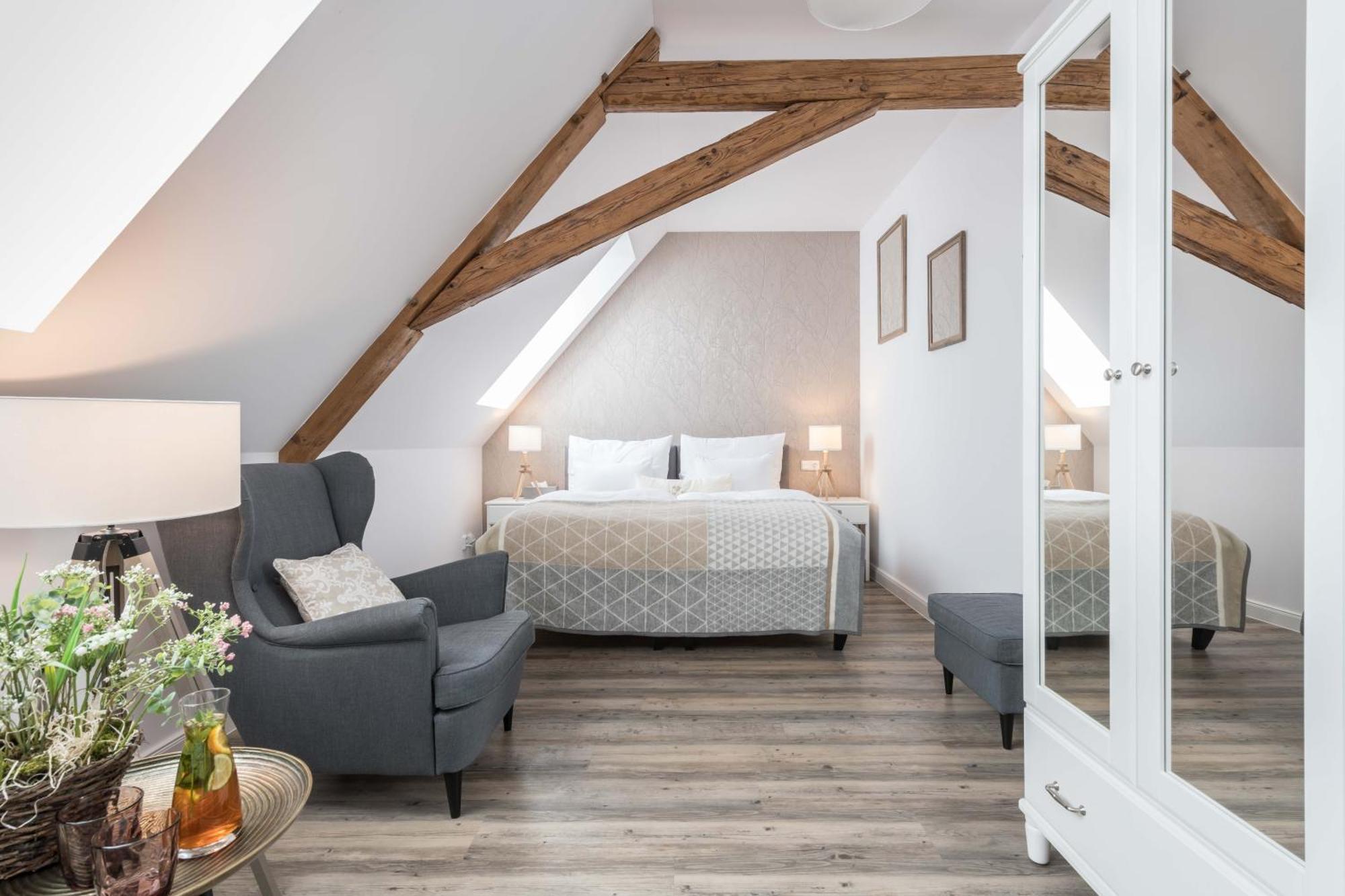 Na Kmine Hotel Obristvi ภายนอก รูปภาพ