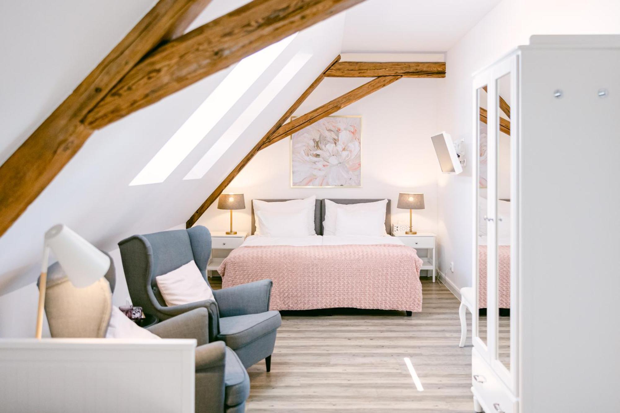 Na Kmine Hotel Obristvi ภายนอก รูปภาพ
