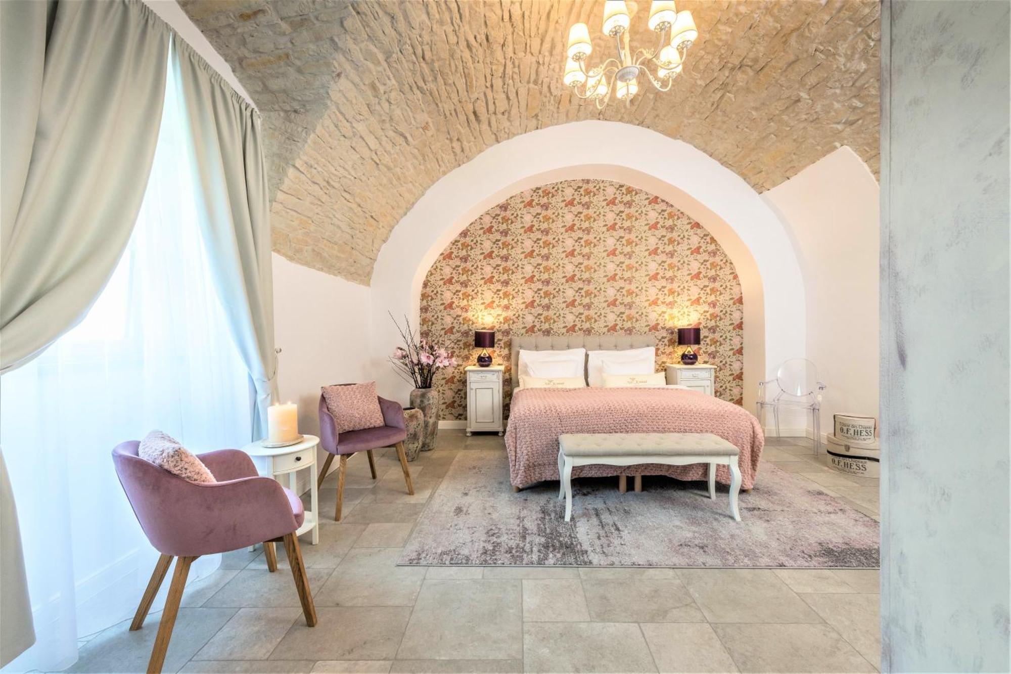 Na Kmine Hotel Obristvi ภายนอก รูปภาพ