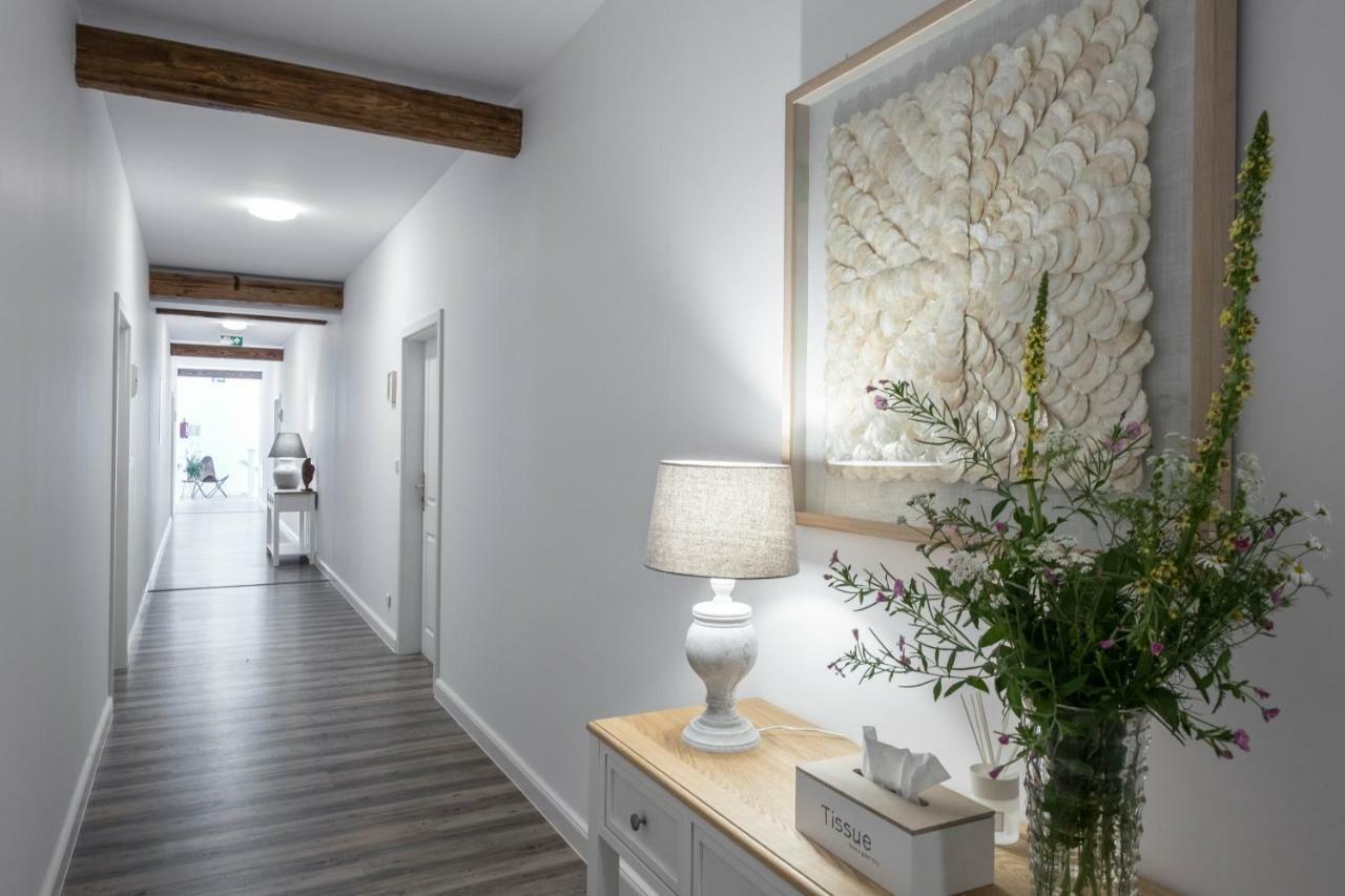 Na Kmine Hotel Obristvi ภายนอก รูปภาพ